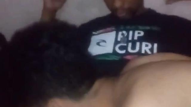 Mamando o dotado antes de dar pra ele bem gostoso