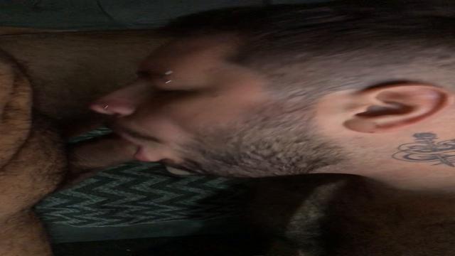 Eu sei que vocês gostam de uma mamada com leitinho q...