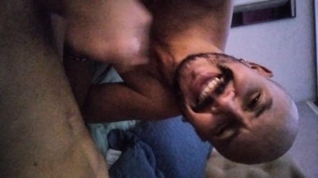 Ele bebendo leitinho 5h da manhã