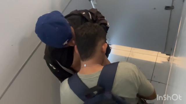 Flagra de uma putaria entre dois putos