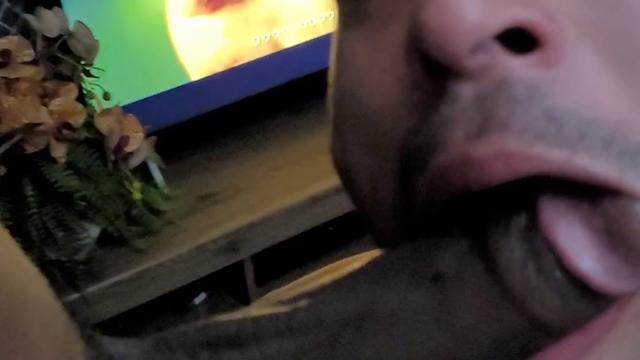 Mlk de 18 anos sentiu na pele gosto de um cucetão.