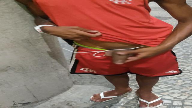 certa vez achei o Erick mavambo predileto fazendo putaria em lugar de pegação aqui no RJ , bom eu também estava lá pra fazer putaria mas o primeiro leite do predileto tem que ser do Titio aqui.