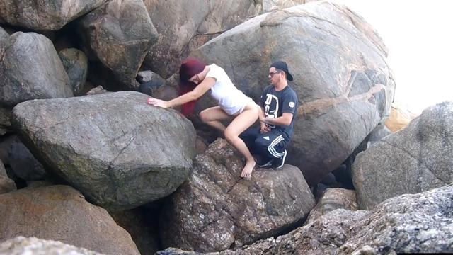 Levando um arocho nas rochas