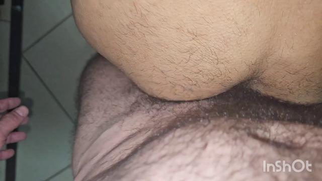 Um troca troca com o vizinho magrelo.