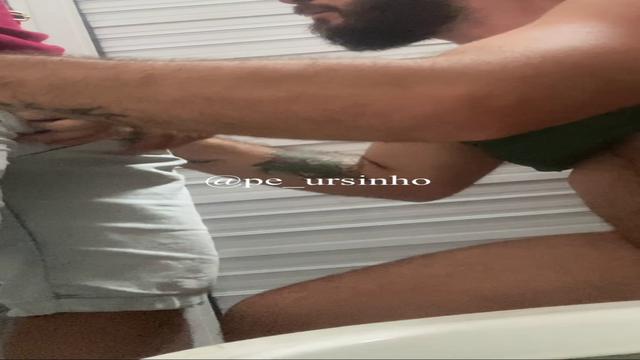 Boy trans no banheirao do terminal