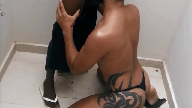 229- Negão Maconheiro Socou o Cigarrão Preto dele