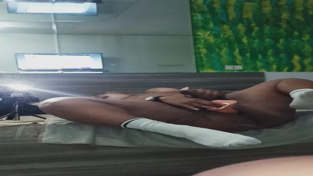 Peguei meu brinquedo e gozei gostoso