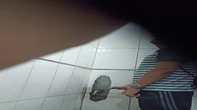 Casado dando mijão