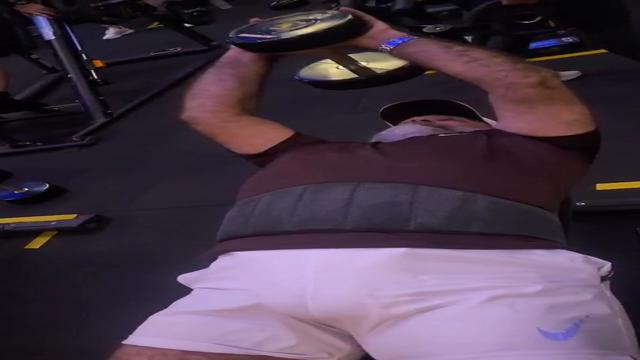 SUANDO A MALÃO NA ACADEMIA 