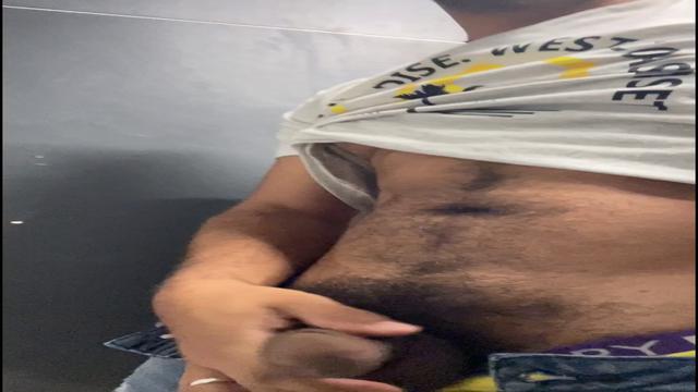 BANHEIRÃO - TINHA TOMADO LEITE DO MACHO, E ENTROU UM...