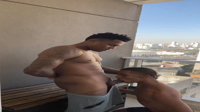O negão me fudeu gostoso 
