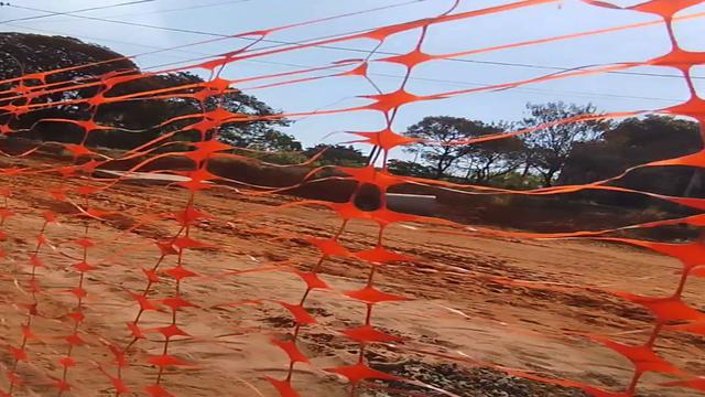 Trabalhador se masturbando na obra 