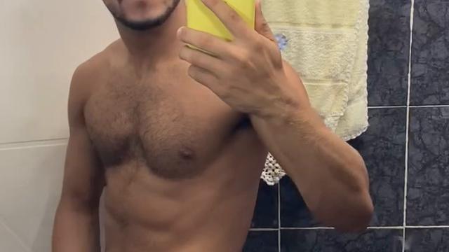 No espelho do banheiro 