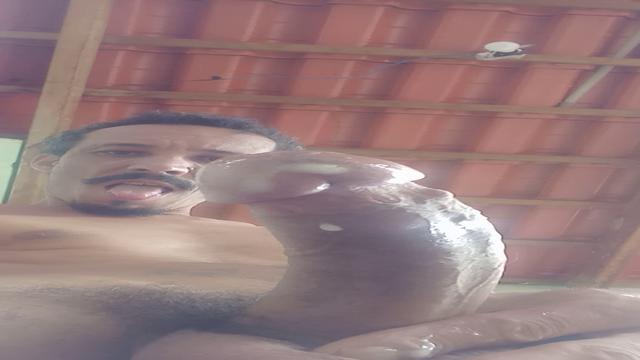 Abre a boca que lá vai leitinho. 