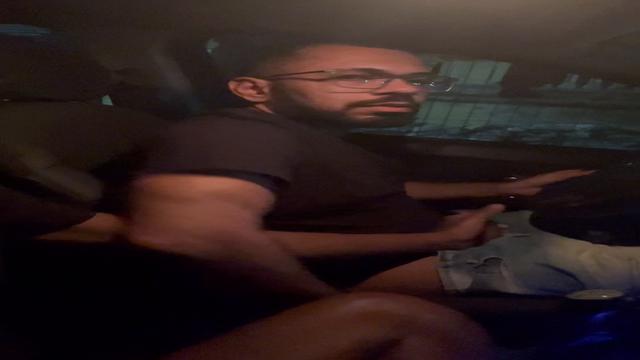 Mlk sem carga no celular pediu carona