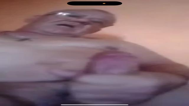 Coroa borracheiro inédito pra vocês olha o tamanho desse pau em breve tem gozada dele 56 anos 