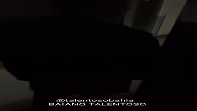 FUI NUM FORRÓ NA ZONA LESTE, LA TINHA VÁRIOS COROAS,...