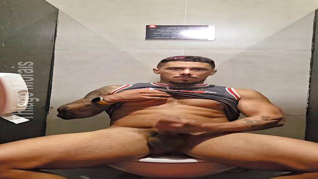 BANHEIRO DA ACADEMIA 