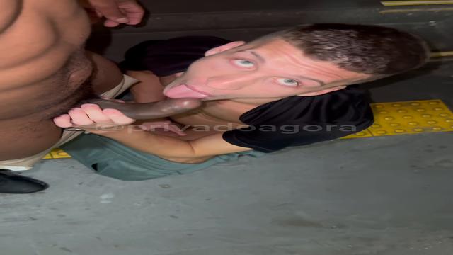 Putaria gostosa nas escadas do shopping pátio paulista