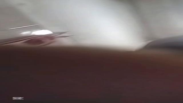 Careca parrudo muito gostoso Varginha grisalha inédito 56 anos gozando sentado no chão do banheiro delícia 