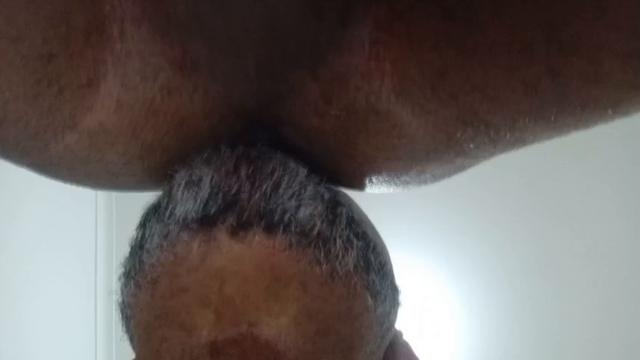 Malhado, tatuado e com bunda empinada. Foi só maceta...
