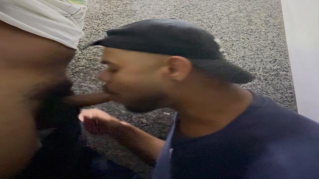 Saiu da academia e foi direto pra banheiro pra gozar 