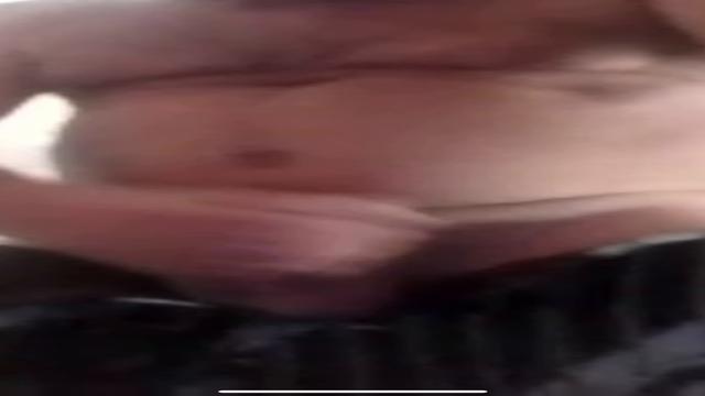 Parrudo tem vídeos dele aqui já mas esse é inédito leitinho quente saindo do forno peludinho e muito safado 