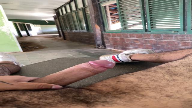 Brincando na casa abandonada