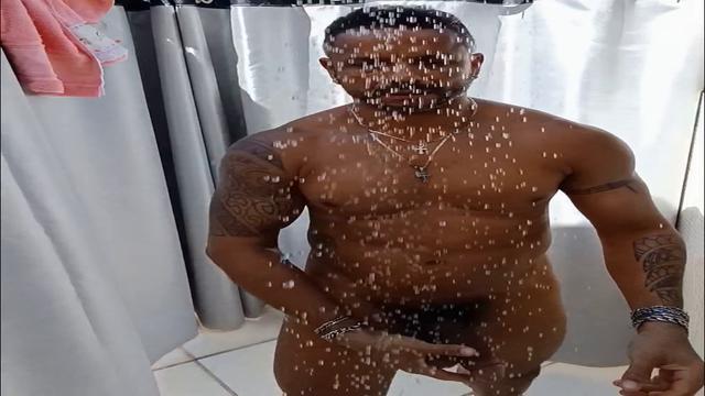 Banho ?? gostoso ? bem no meio da rodovia ??️?