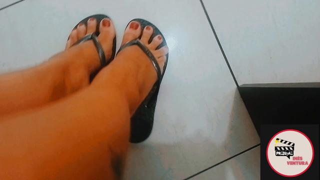 brincando com a solados pés