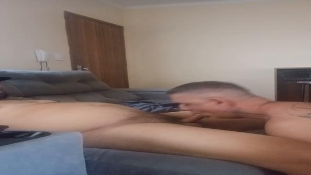 Macho caminhoneiro parrudo, recebeu a mamada de um V...