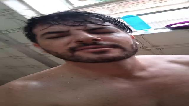 Tomando banho ao vivo no cam4