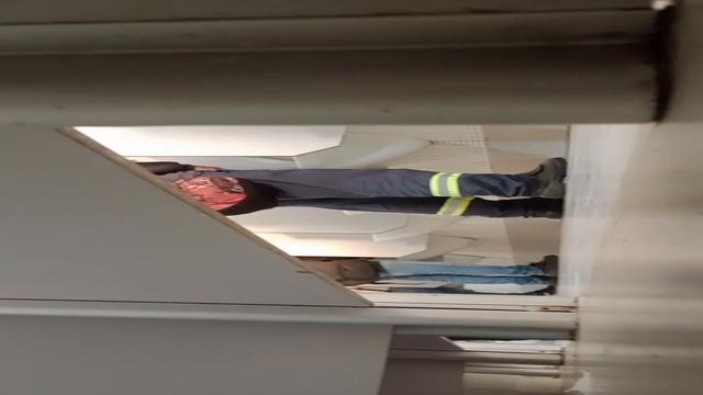 Esses machos gostosos no mictório 