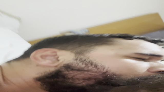 Aliviando o tesão numa pica peluda