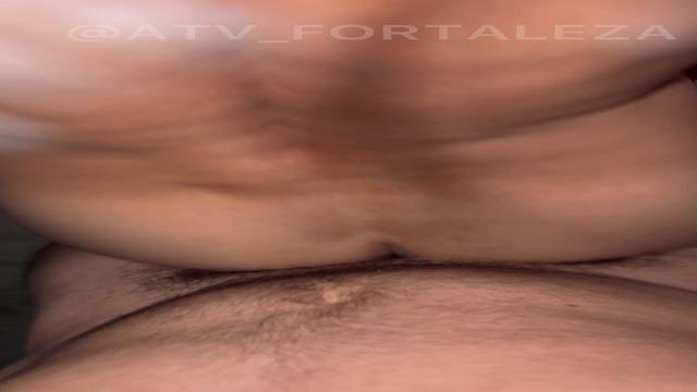 COMENDO O FUNCIONÁRIO NA ESCADA DE EMERGÊNCIA DO SHO...