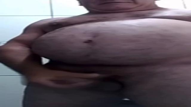 Aposentado barrigudo gente que cara de safado é essa...