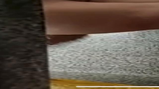 O preto gostoso batendo outra no banheiro que tesao