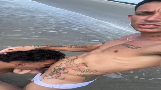 Fazer sexo na praia nos deixa mais felizes ???? Dois...