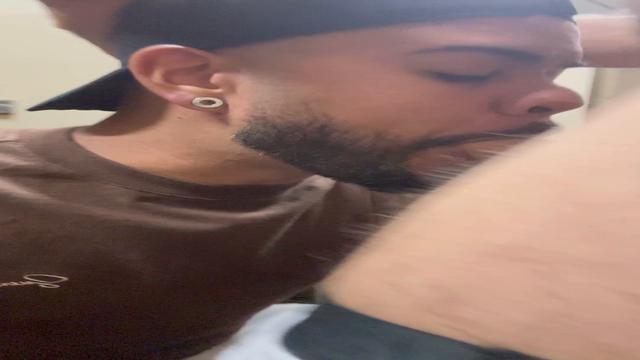 Rodinha de pica no banheirao do tiete