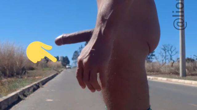 Brincando com o motorista safado e curioso.
