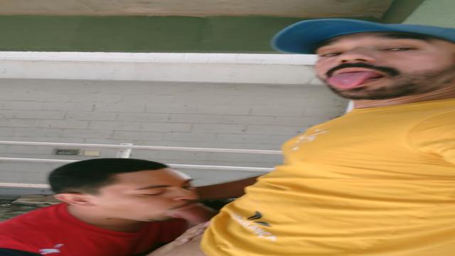 Puto casado engolindo minha pica