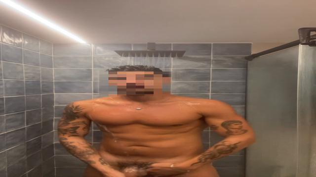 Alguem pra dar uma ajudazinha aqui no banho?