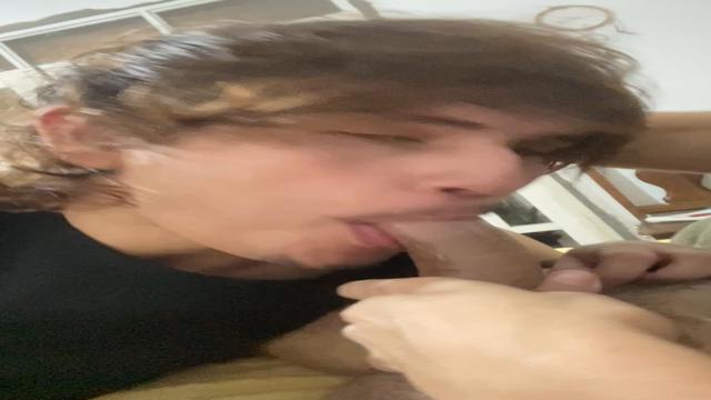 Chupei com vontade a pica desse dotado 
