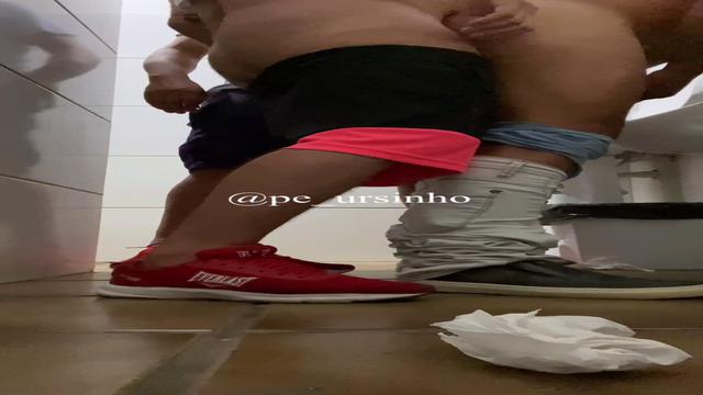 Bathtub at the internet cafe