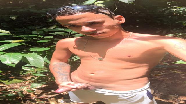 Gozei na cachoeira 