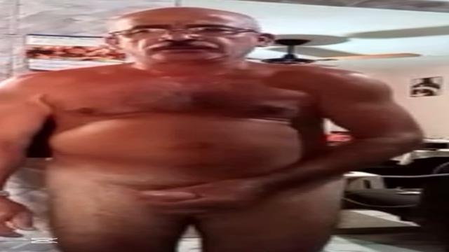 Maduro careca de pagode bem padrão gostoso 55 anos p...