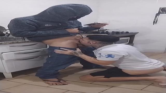 O novinho pauzudo me deu leite ele só queria uma mam...
