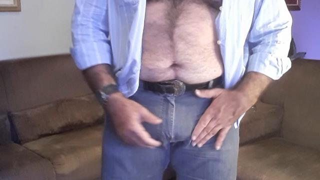 MOSTRANDO O MALAO COM CHEIRAO DE MACHO