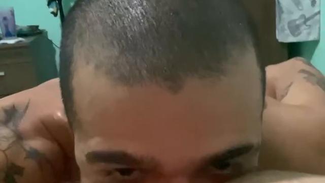 Aquele trato no rabao pra meter gostoso. Ele disse q...