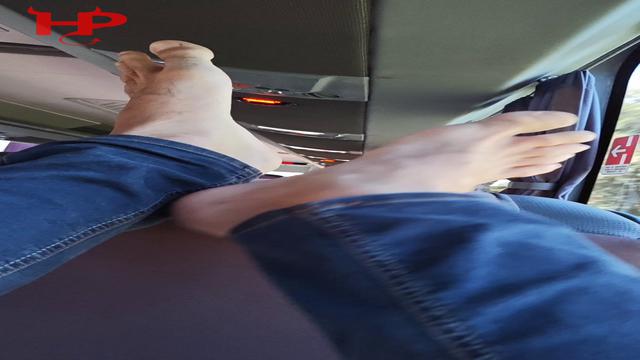 Heading to Maringá, I got horny on the bus and my di...